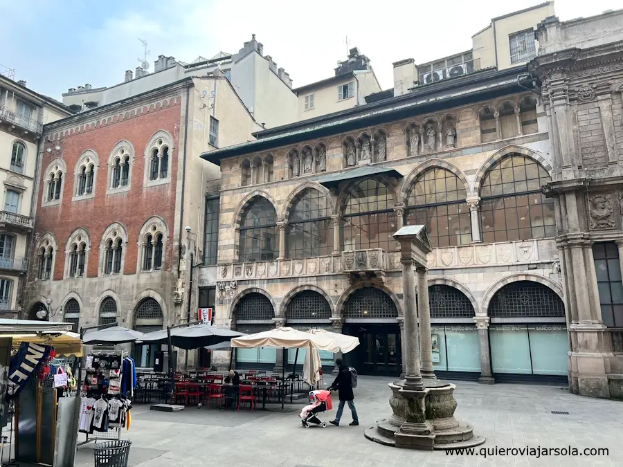 Edificios antiguos en un rincón de la plaza