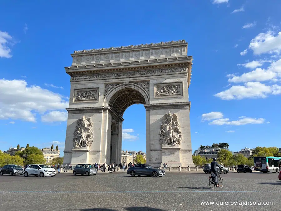 Un cara del Arco del Triunfo