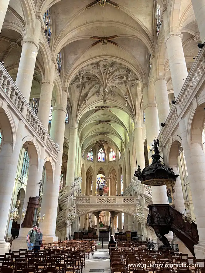 Interior de la iglesia
