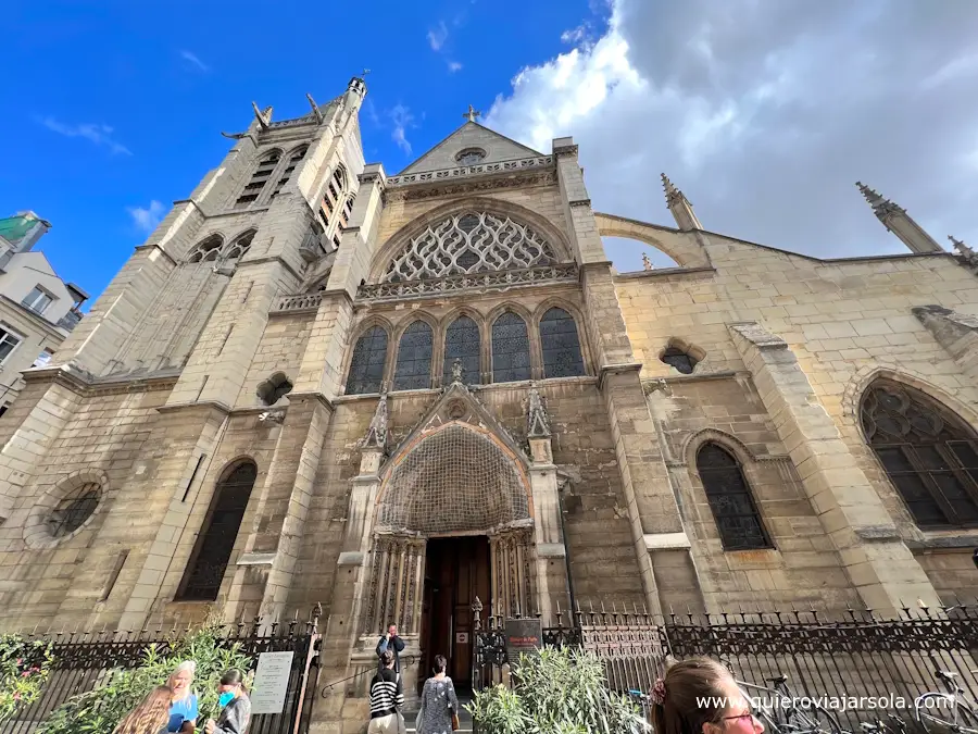 Fachada de la iglesia