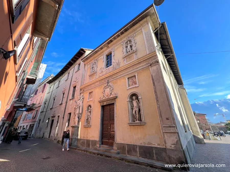 Fachada de la iglesia