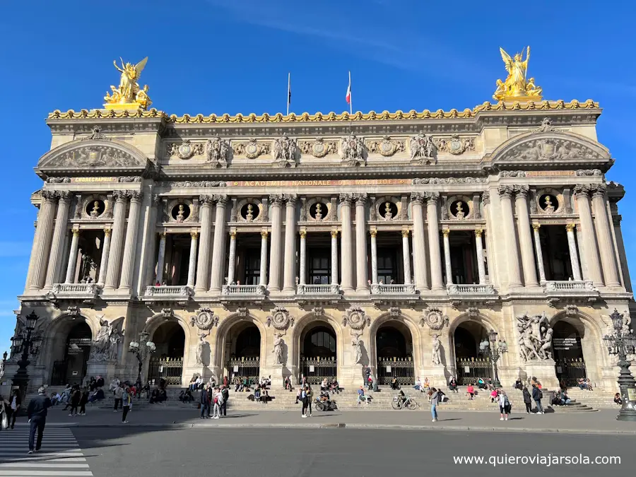 Fachada de la Ópera