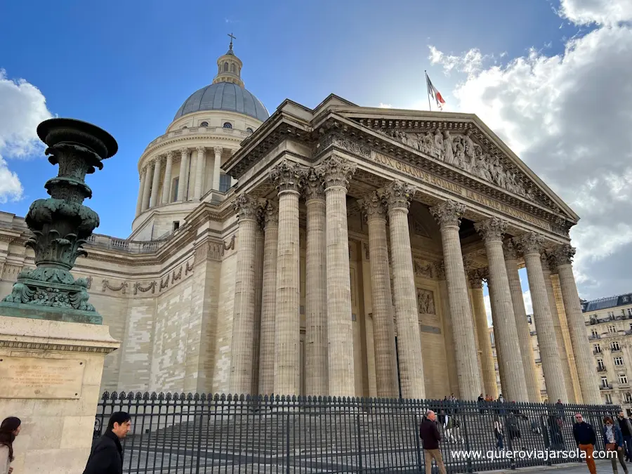 Fachada del Panteón