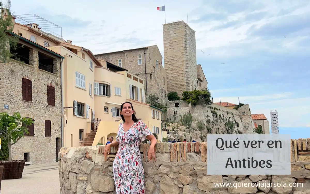 Yo en el paseo marítimo de Antibes