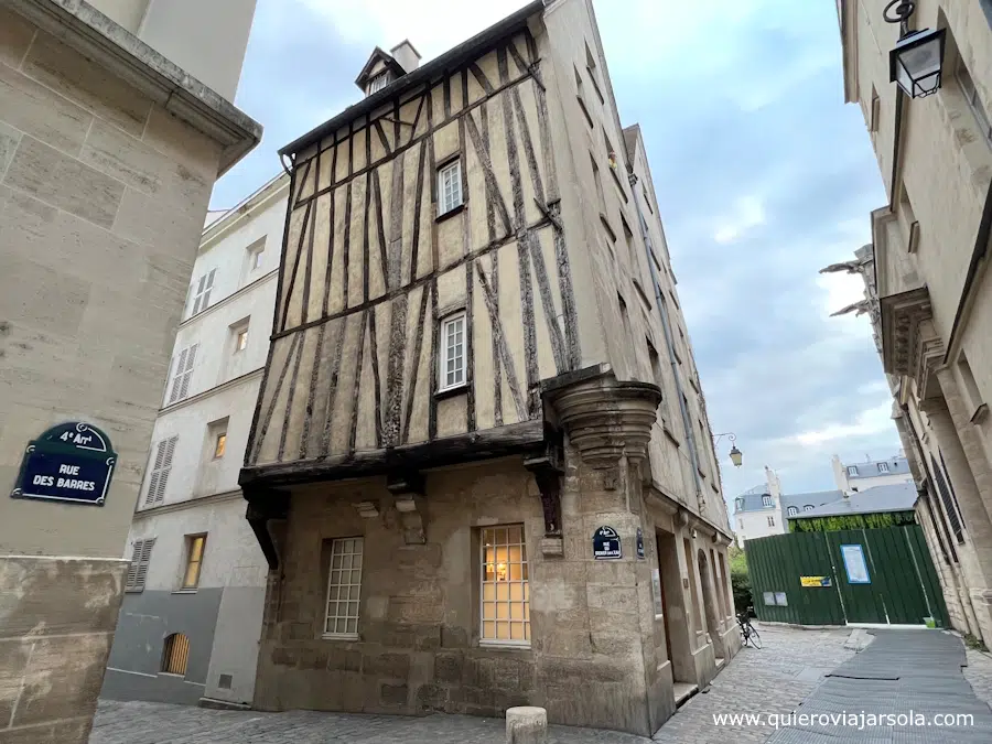 Una casa medieval en la calle