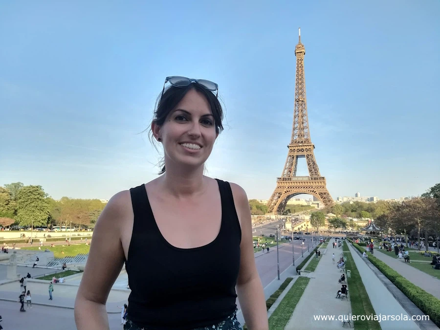 Yo en Trocadero con la Torre Eiffel detrás