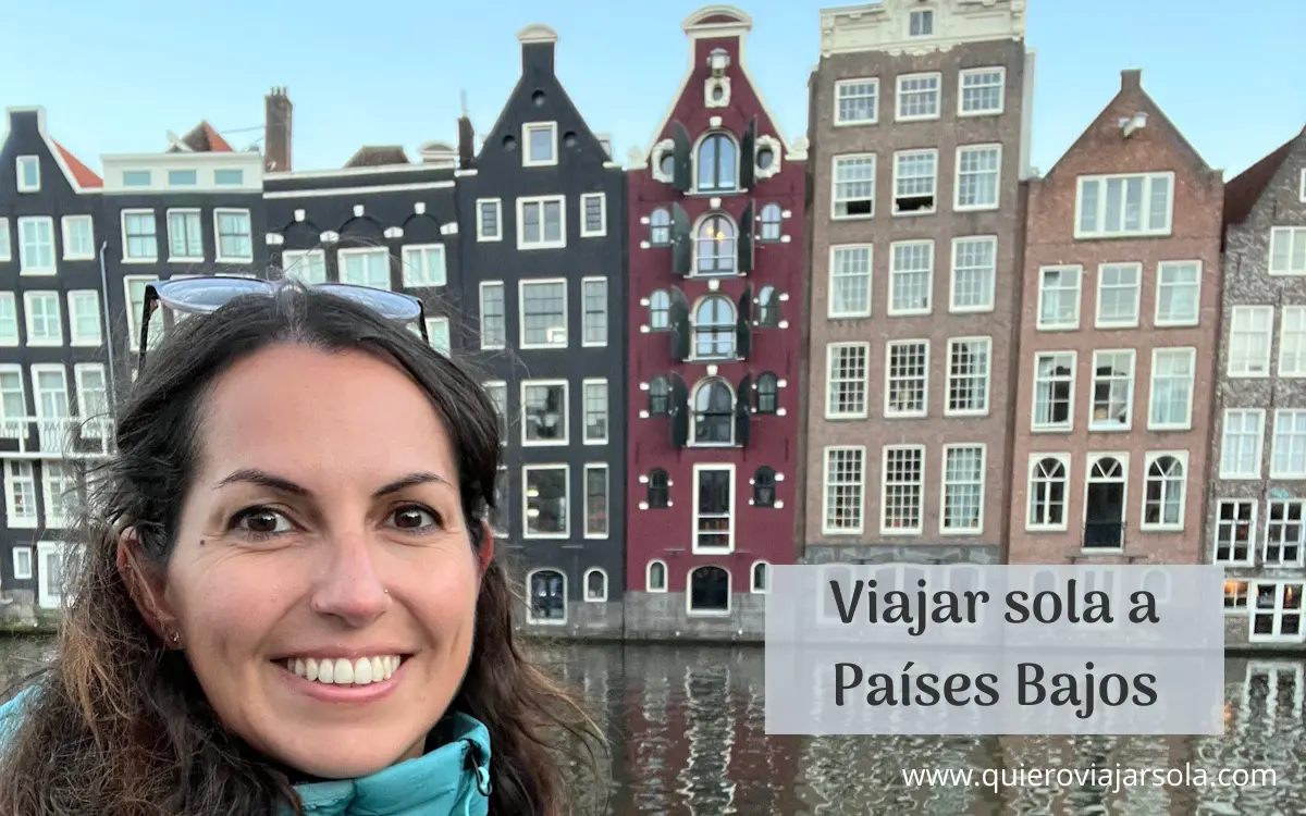 Yo junto a los canales de Ámsterdam