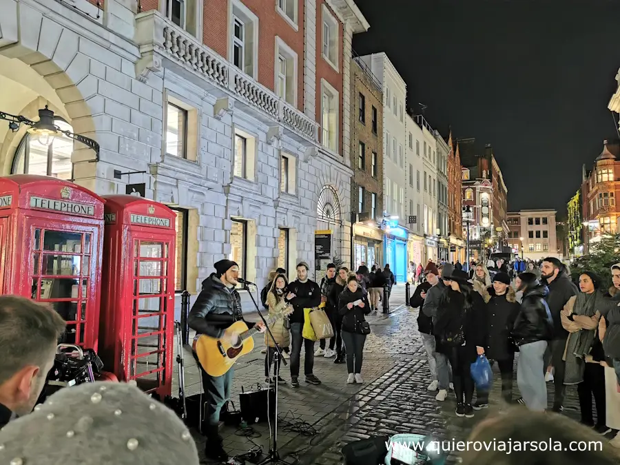 Un cantante en la calle en el centro de Londres