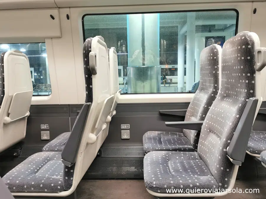 Asientos del tren del aeropuerto