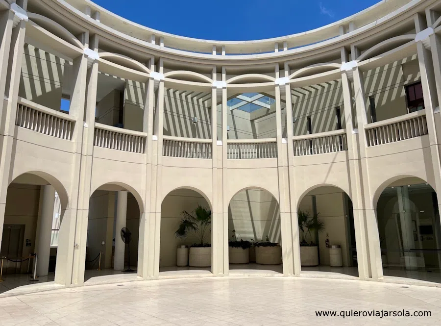 Patio redondo del centro cultural