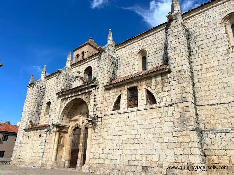 Fachada de la iglesia