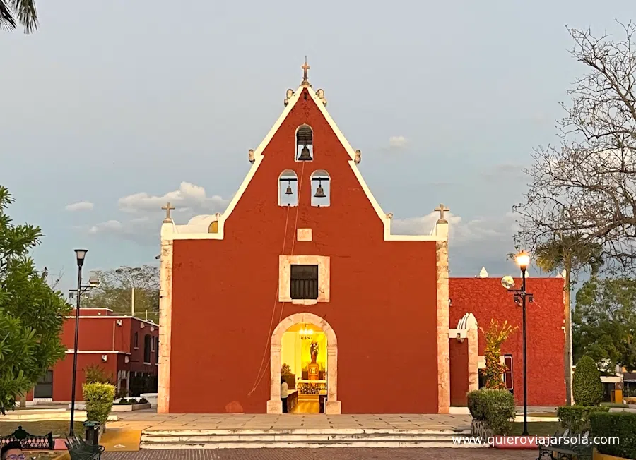 Fachada de la iglesia