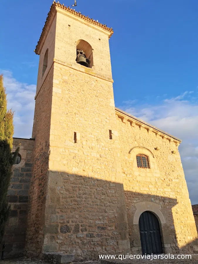 Torre y fachada de la iglesia