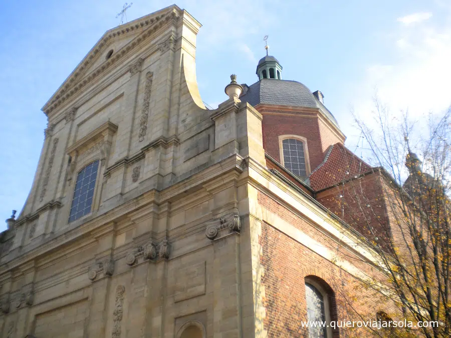 Exterior de la iglesia