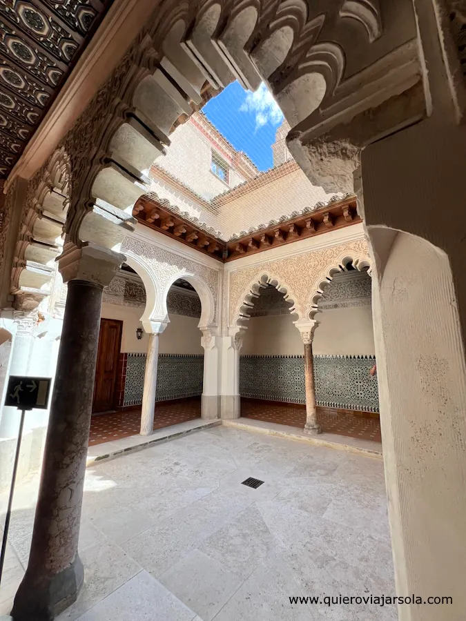 Patio árabe del palacio
