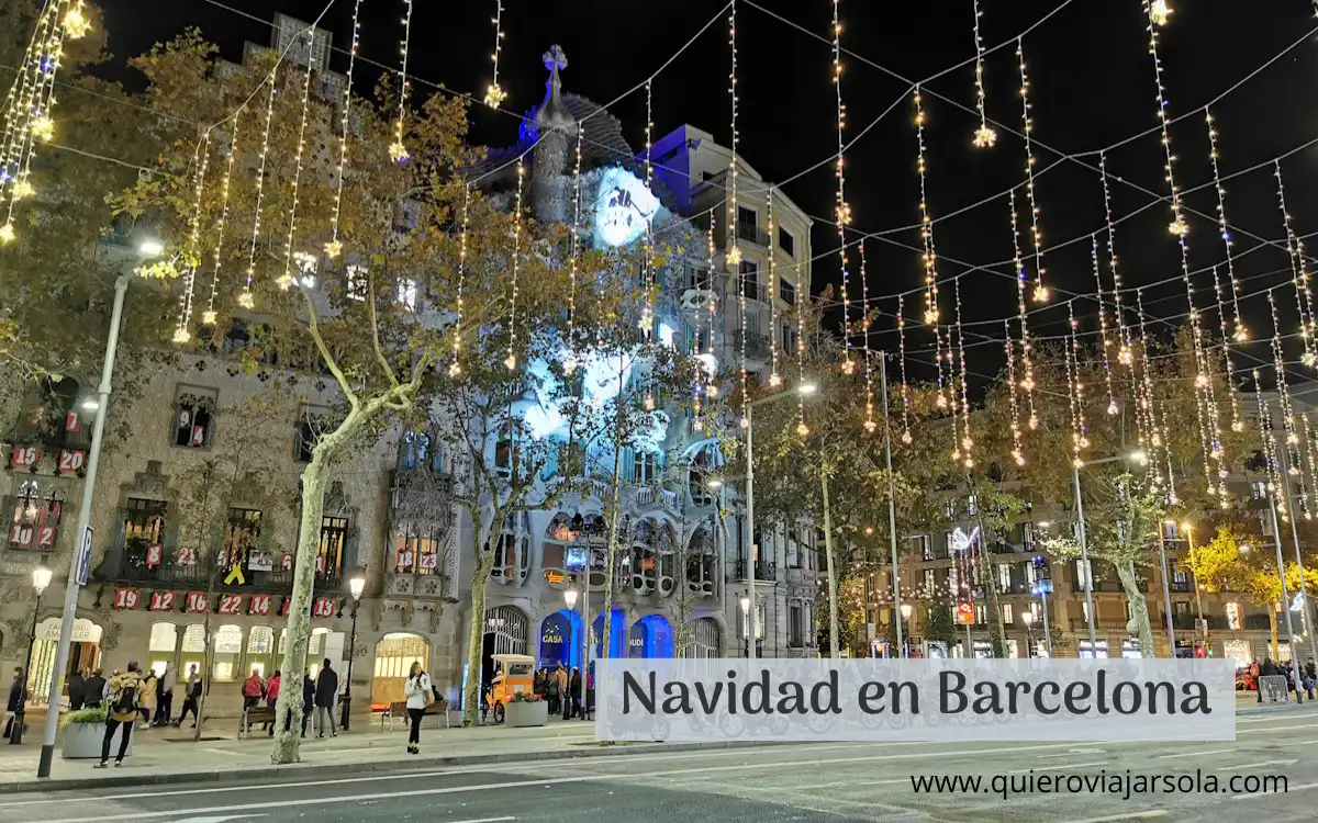 Paseo de Gracia iluminado por Navidad