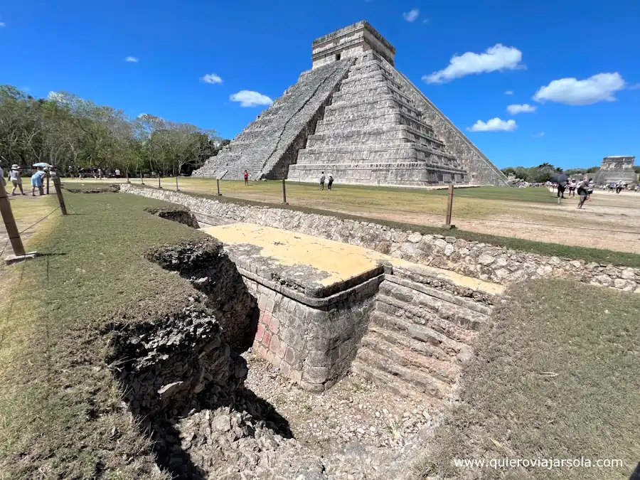 Pirámide y estructura subterránea