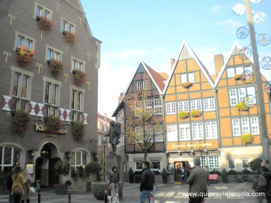 Vista de los edificios de la plaza