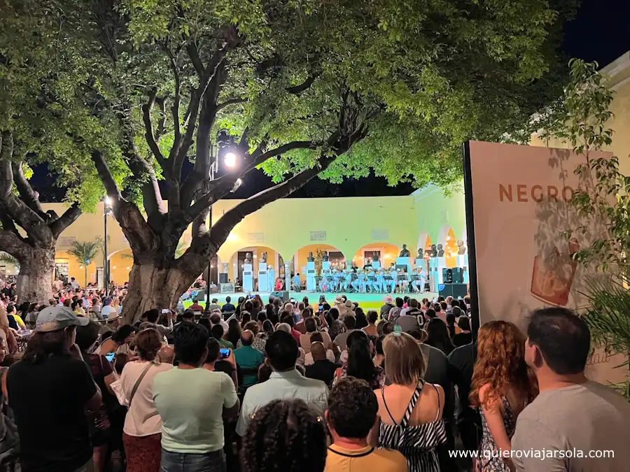 Serenata yucateca una noche de jueves
