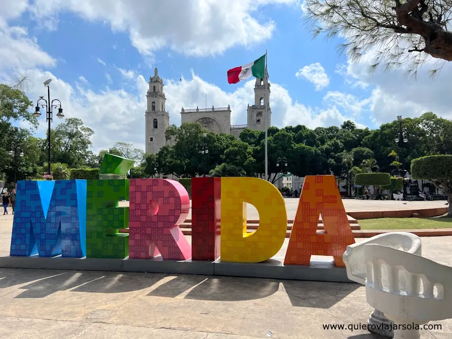 Letras de Mérida en la plaza 