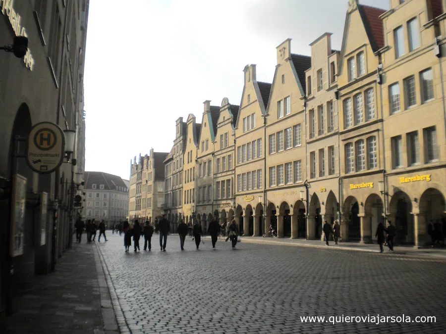 Edificios porticados en la calle