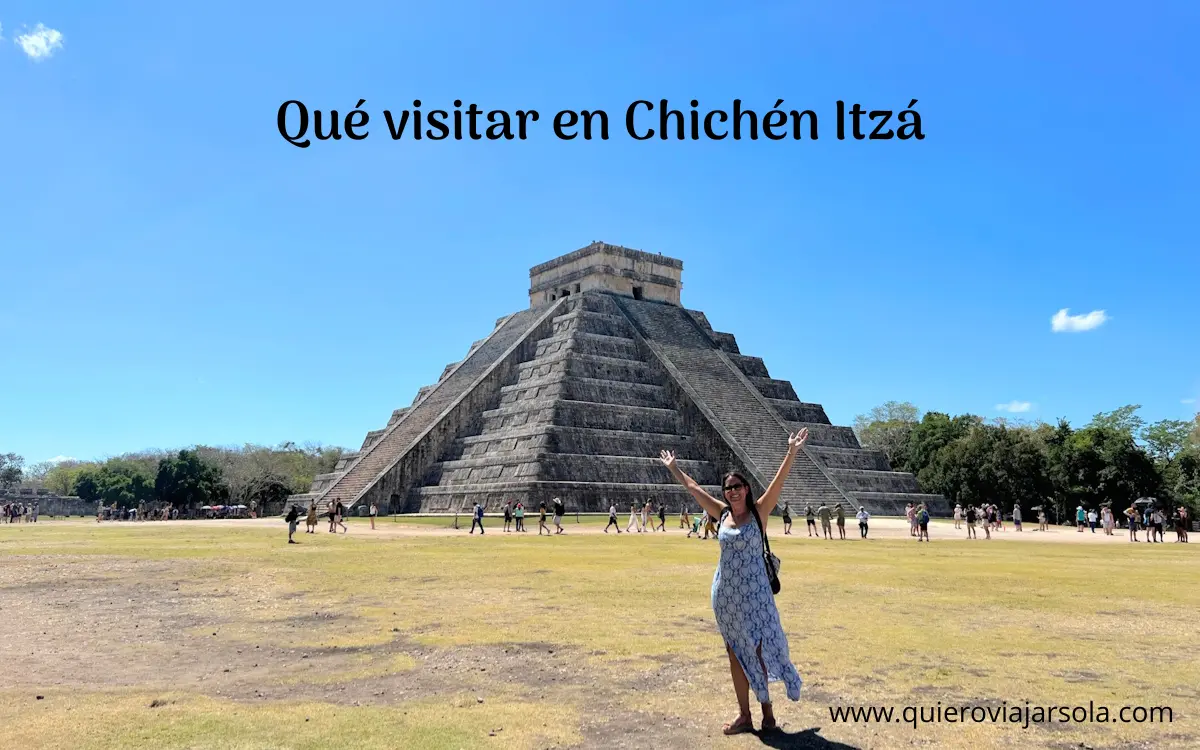 Yo junto a la pirámide de Kukulkán