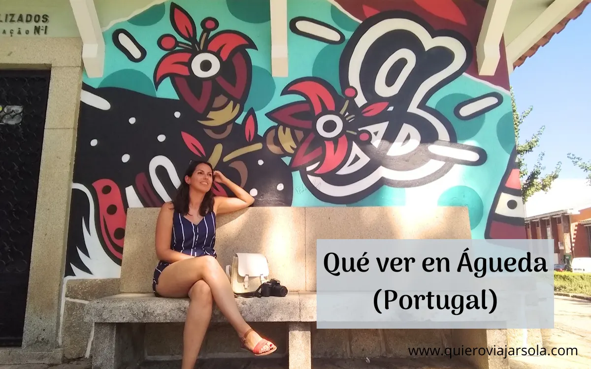 Yo junto a un mural que ver en Águeda Portugal