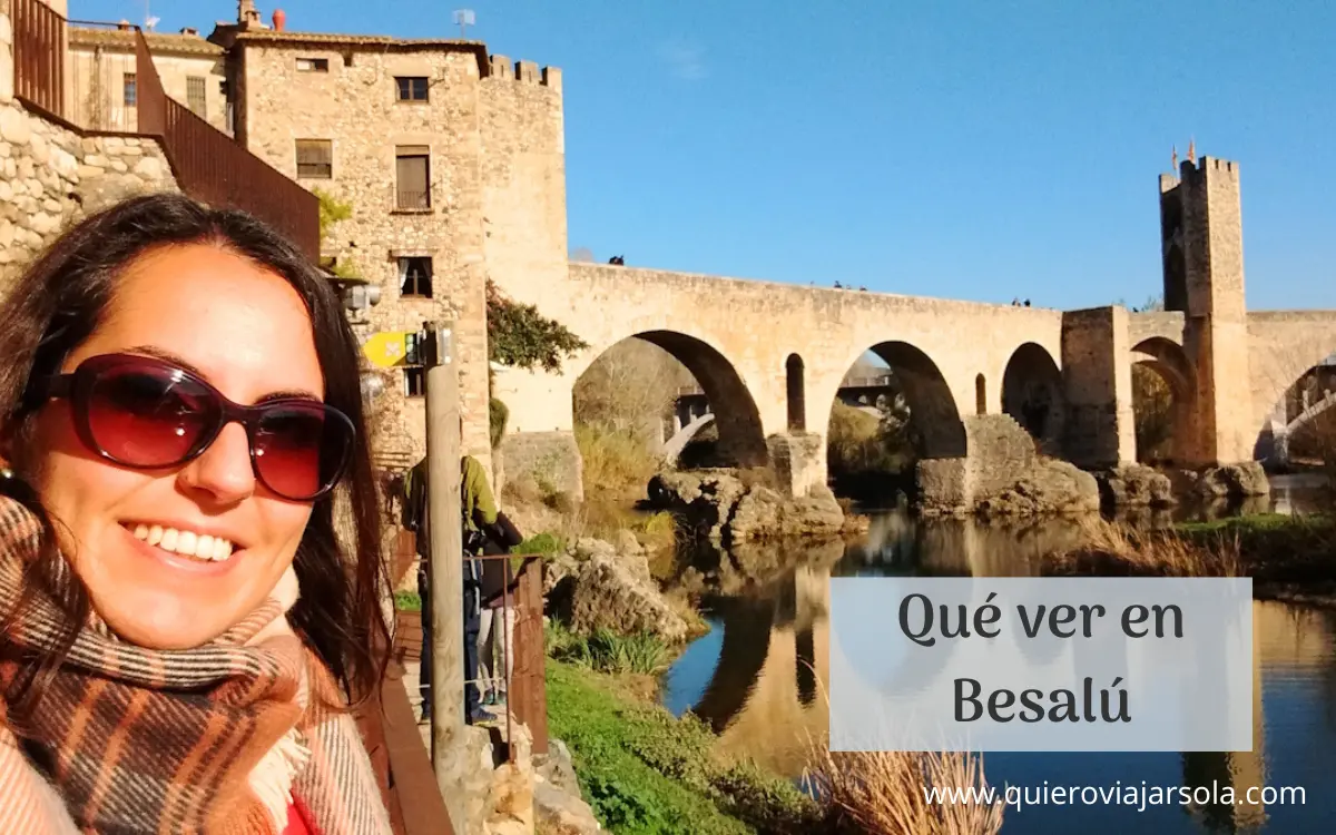 Yo junto al río y el puente de Besalú