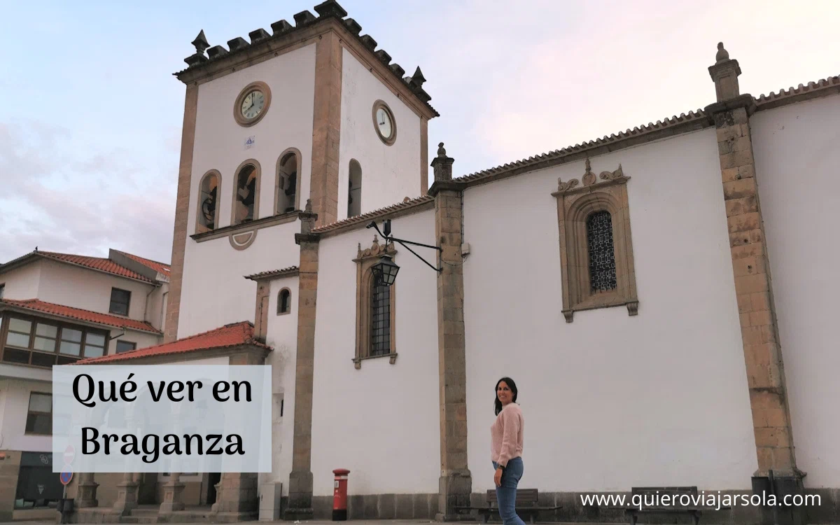 Yo paseando frente a la antigual catedral de Braganza