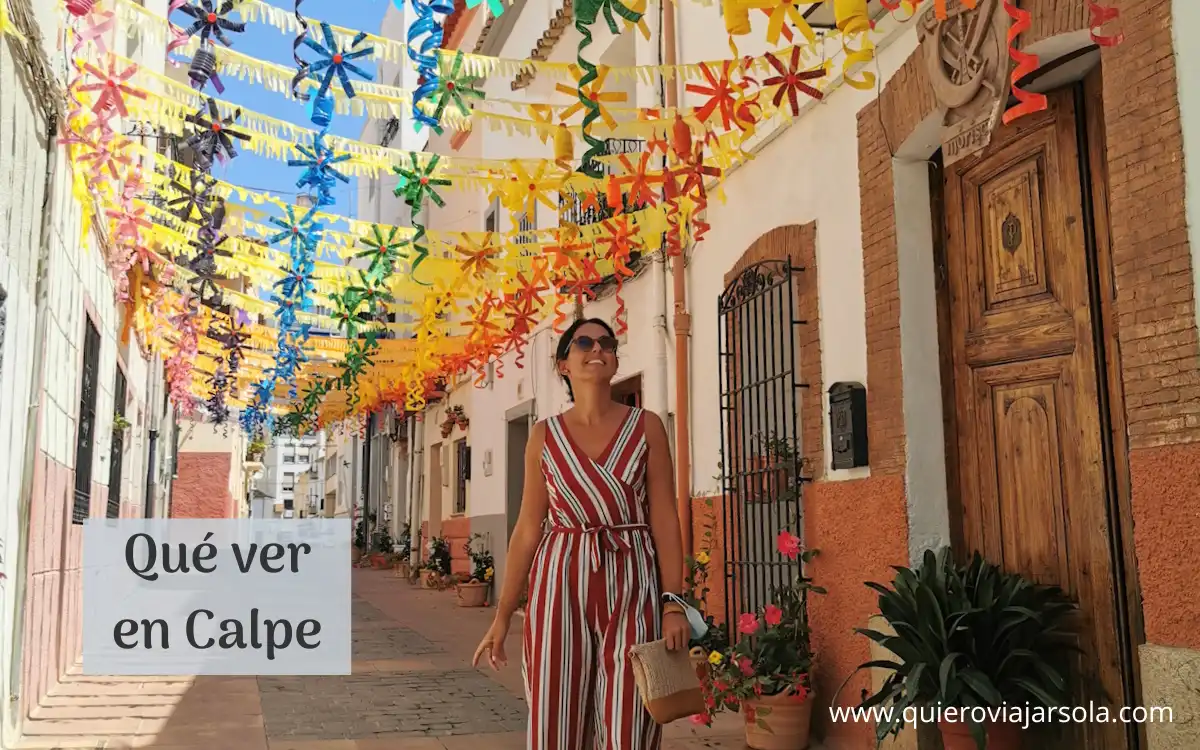 Yo paseando por las calles de Calpe