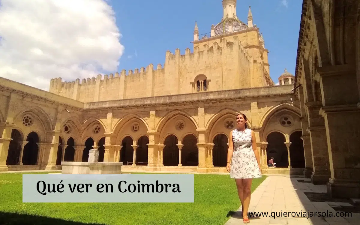 Yo en el claustro de la Catedral