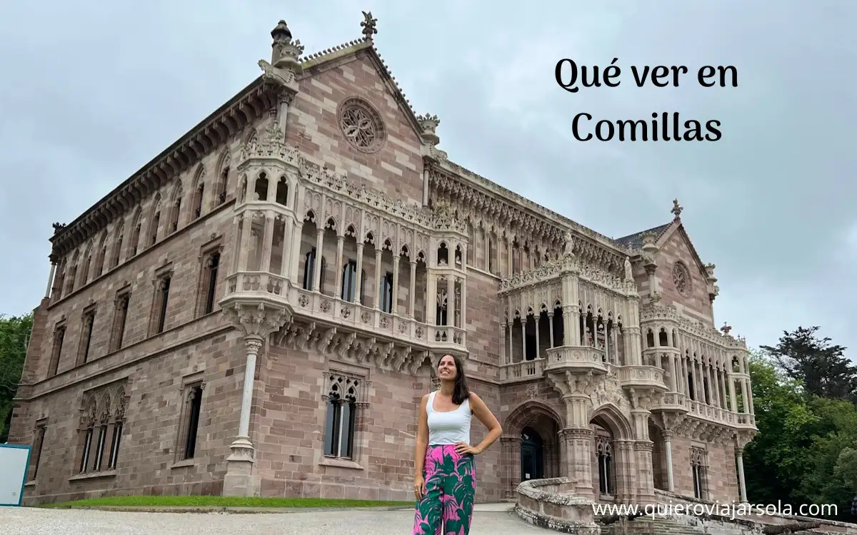 Yo junto al Palacio de Sobrellano en Comillas