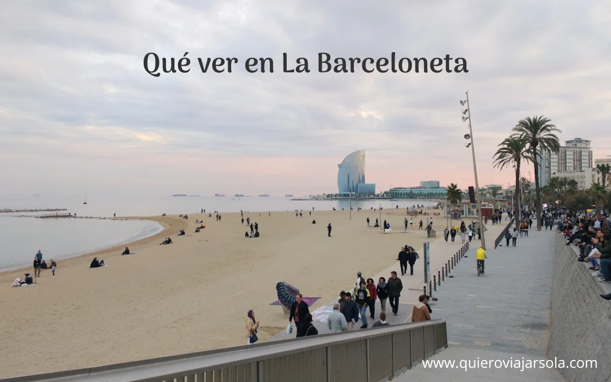 Playa de La Barceloneta al atardecer