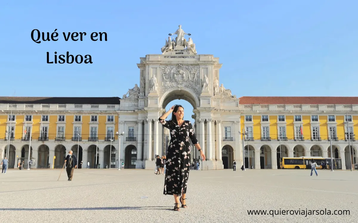 Yo en la plaza del Comercio de Lisboa