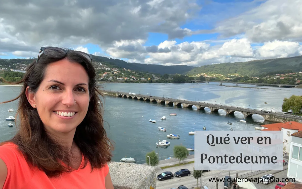 Yo en lo alto del torreón de los Andrade con la ría detrás