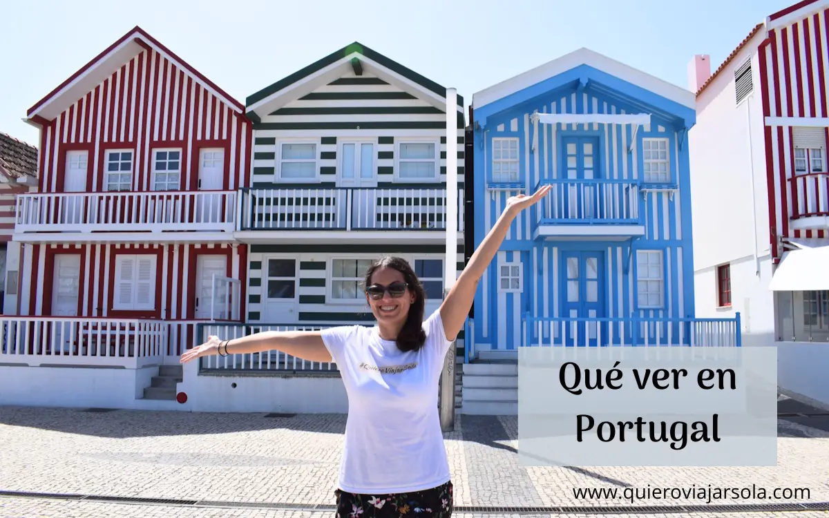 Yo frente a las casas de colores de Costa Nova