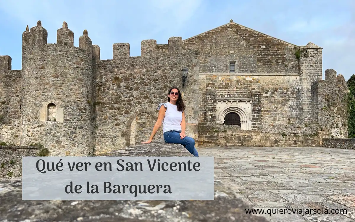 Yo en el casco antiguo de San Vicente de la Barquera