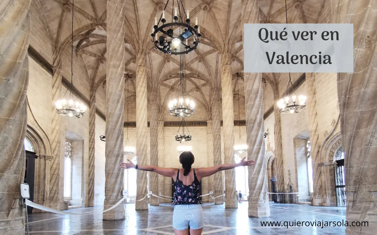 Yo en la Lonja de la Seda