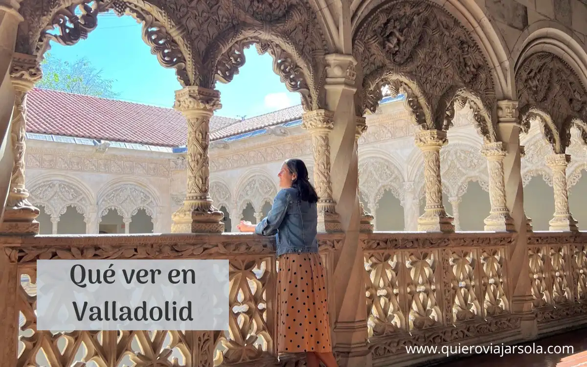Yo asomándome al claustro del Museo Nacional de Escultura