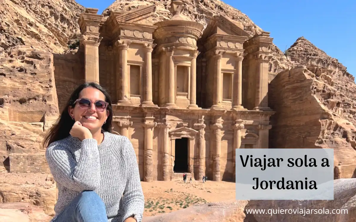 Yo en el Monasterio de Petra