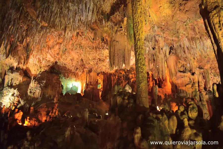 Interior de la cueva