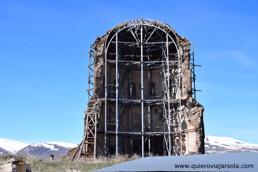 Torre partida por la mitad
