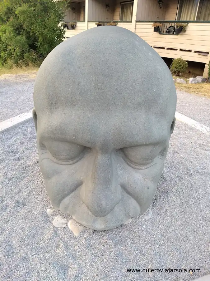 Escultura de frente