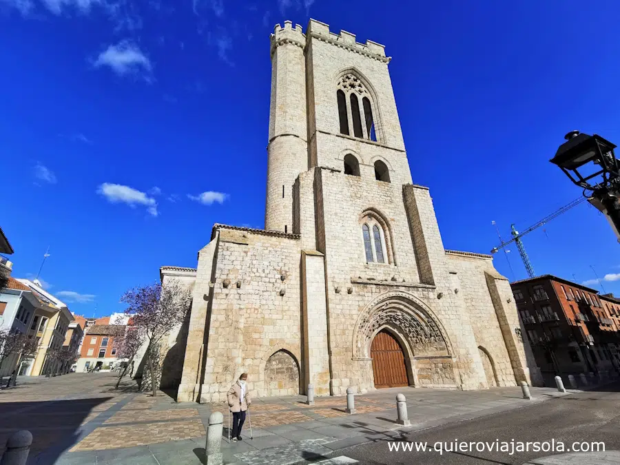 Fachada de la iglesia