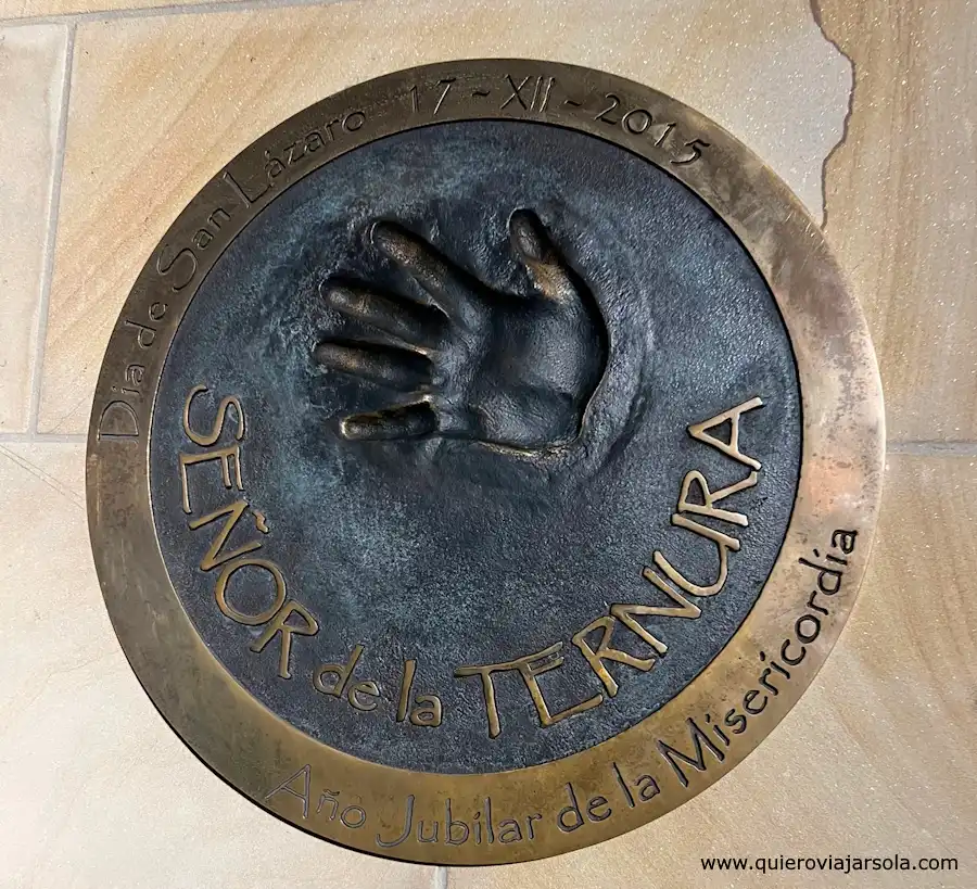 Escultura de la mano del Señor de la Ternura