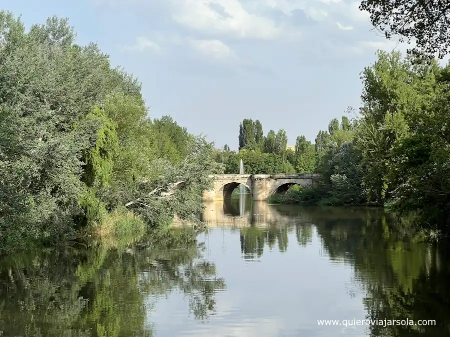 Puente Mayor sobre el río