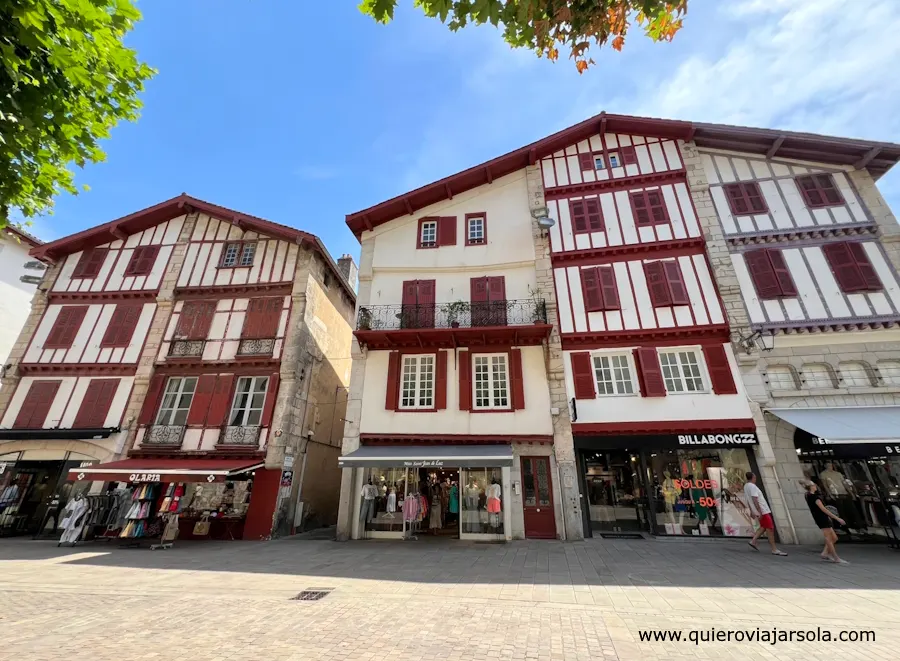 Casas típicas con comercios
