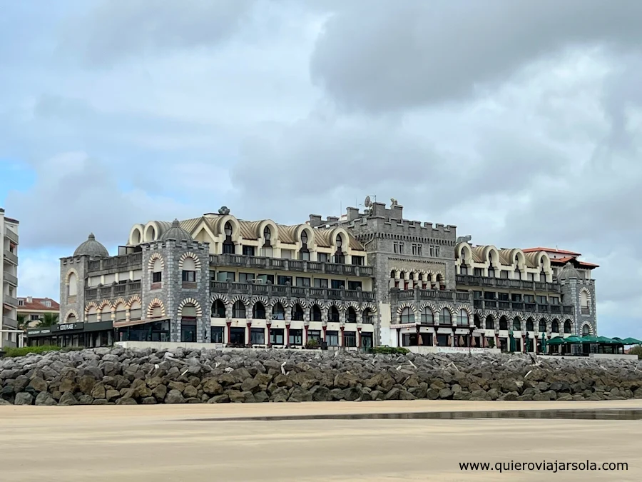 El casino visto desde la playa