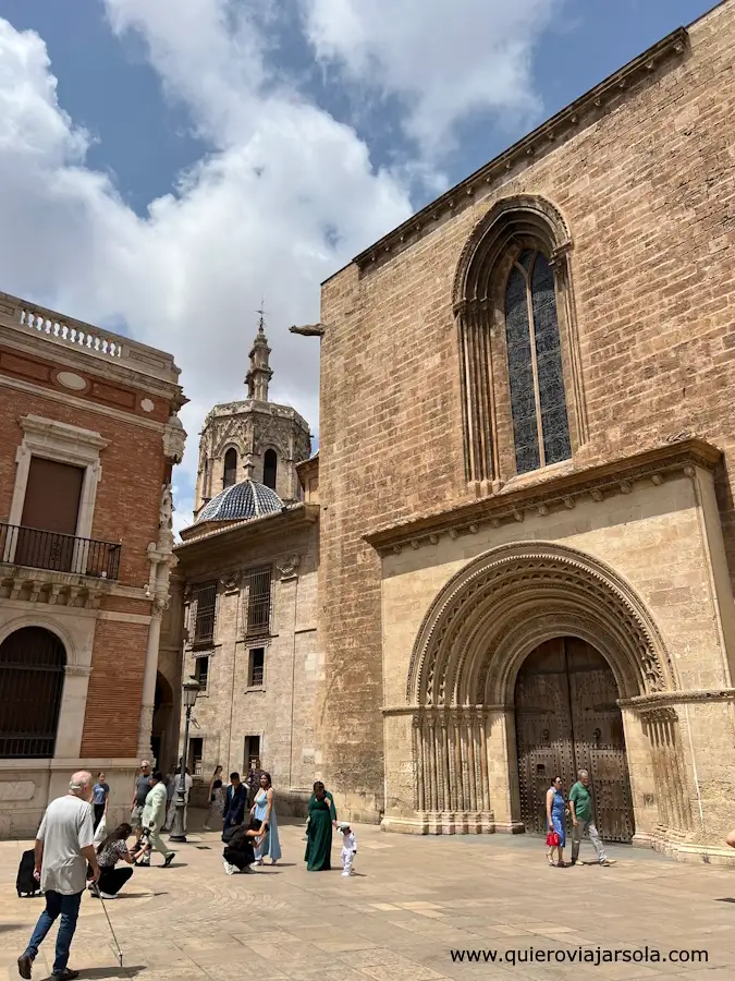 Puerta de la Almoina y Miguelete