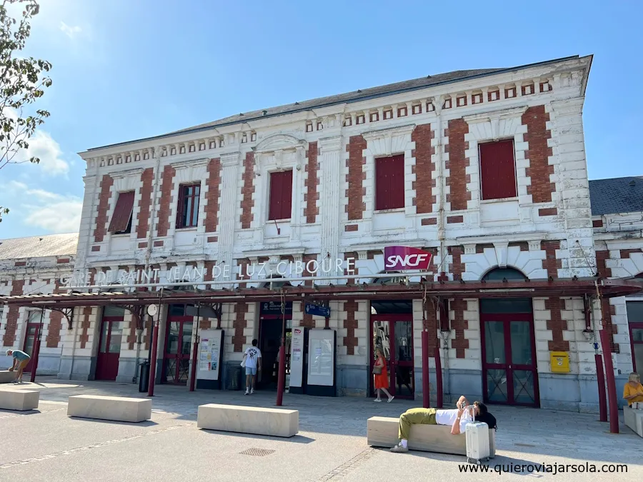 Fachada de la estación